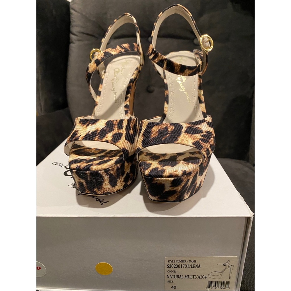 Alice + Olivia Lena Sandal